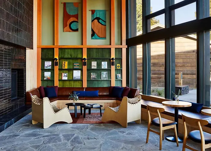 Motel: Trailhead Lodge